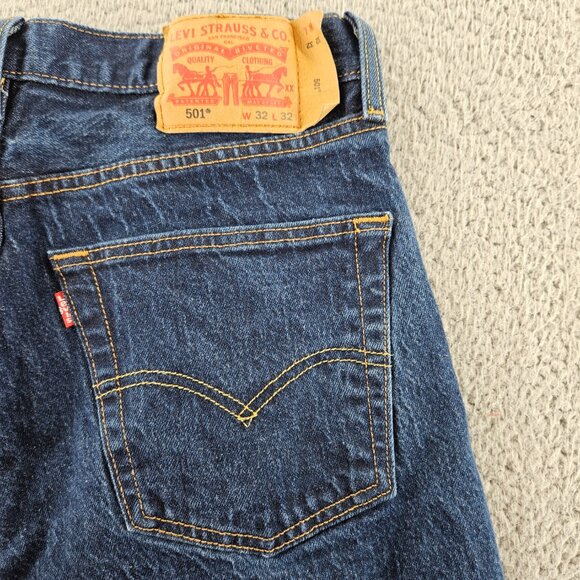 Levis Jeans Mens 32x32 Blue 501 Denim Button Fly Straight Leg - Picture 15 of 16